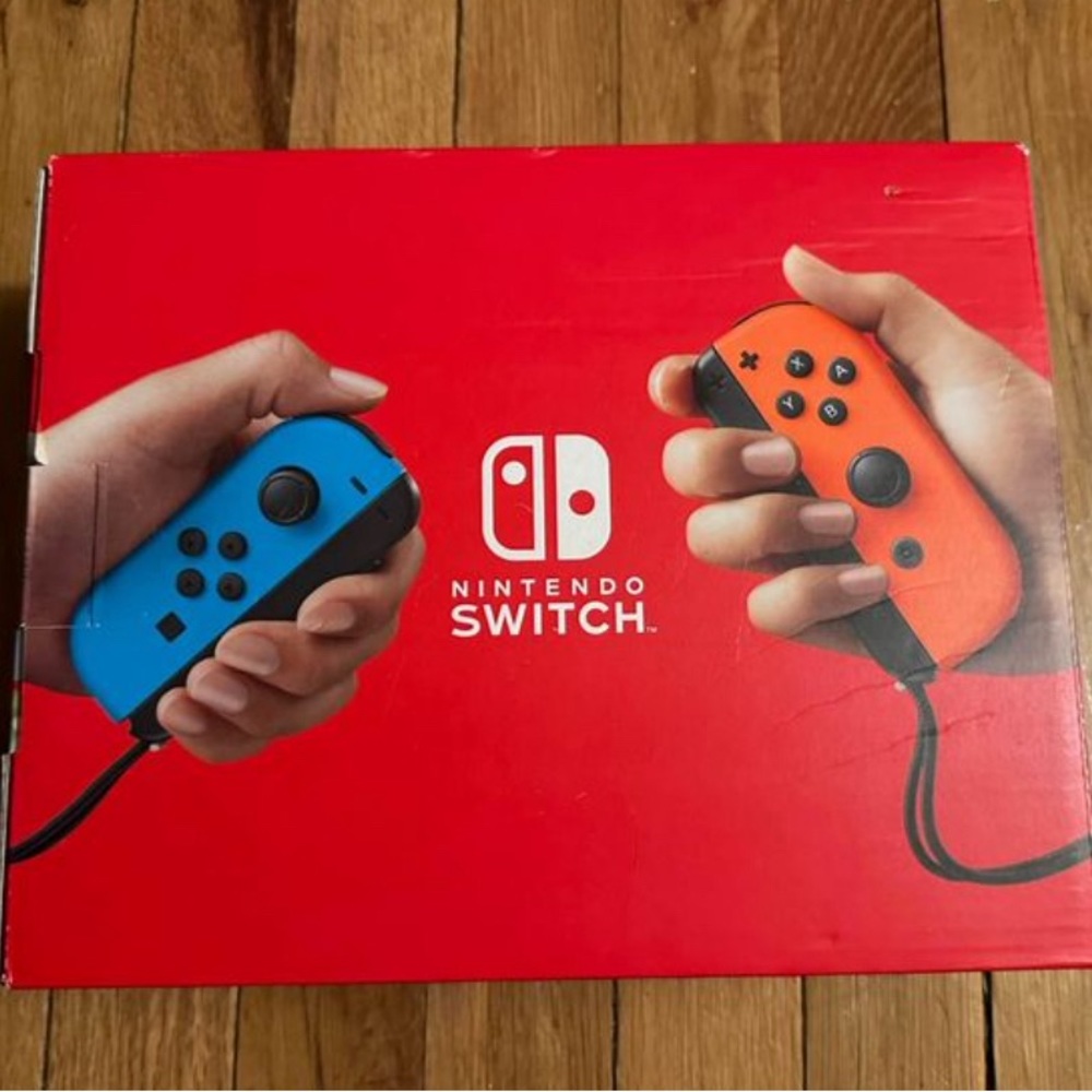 Nintendo Switch - Picture 2 of 3
